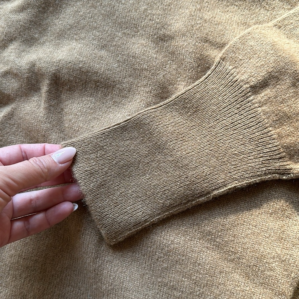 Elegant Brown Women's Sweater Set - Picture 13 of 16